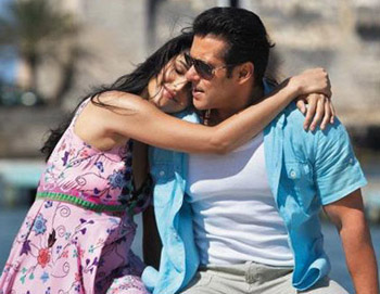 Salman Khan and Katrina Kaif cozy up in a bike ride